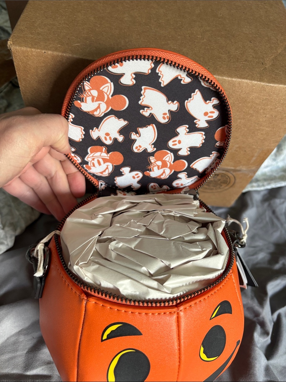 Loungefly Disney Mickey Minnie Mouse Pumpkin crossbody Bag Glows in Dark - Picture 6 of 8